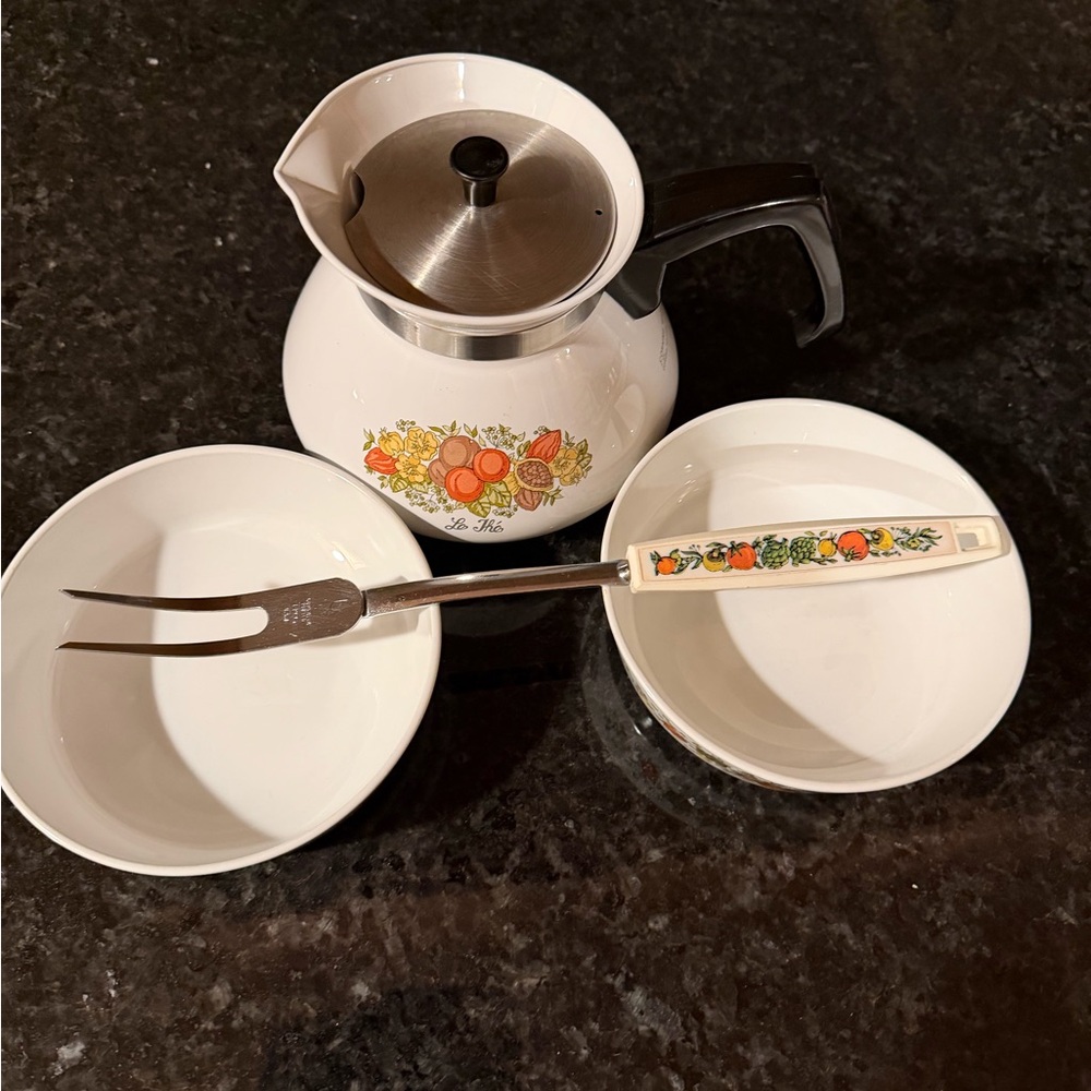 Corningware “Spice of Life” Pattern Teapot, Bowls & Fork - Picture 4 of 9
